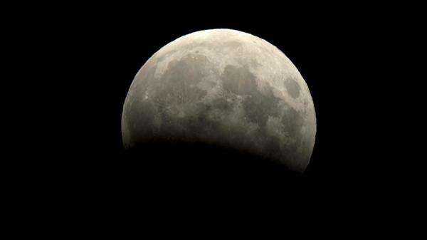 Vollmond und partielle Mondfinsternis Warum sich frühes Aufstehen am Mittwochmorgen lohnen könnte