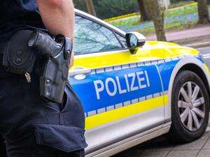 Polizei umstellt Wohnung in Berlin-Kaulsdorf 45-Jähriger bedroht Paketboten mit Schreckschusswaffe