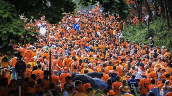110.000 Oranje-Fans beim EM-Halbfinale Niederlande machen die Partie gegen England zum Heimspiel