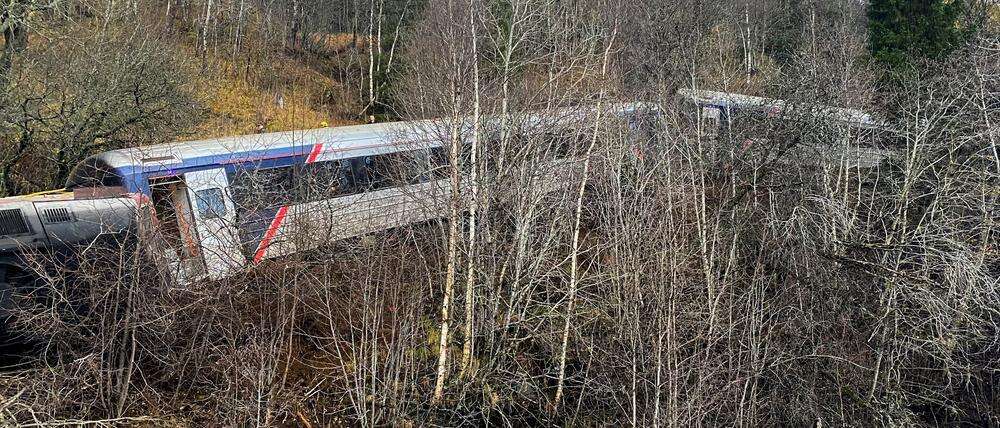 Ein Todesopfer und vier Verletzte Zug in Norwegen nach Steinschlag entgleist