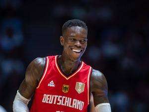 Erster dunkelhäutiger Fahnenträger Dennis Schröder setzt nicht nur sportlich Zeichen