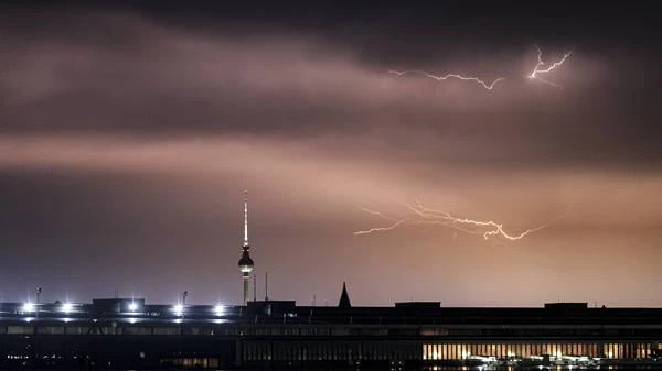 Neues Unwetter nach tödlichem Gewitter Zum Abend drohen wieder Starkregen und Sturm in Berlin und Brandenburg