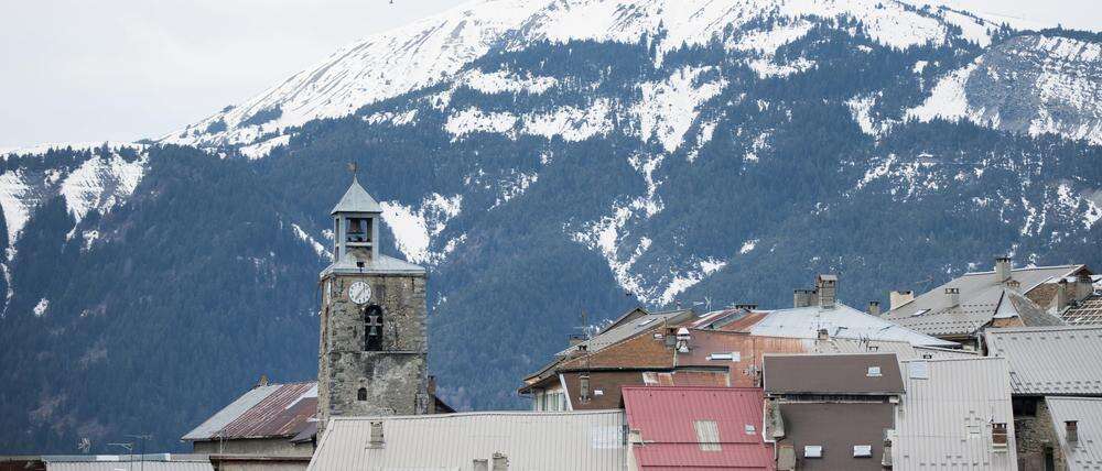 Zu wenig Schnee Weitere Skigebiete in den französischen Voralpen schließen Lifte