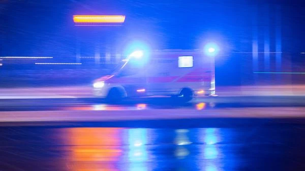 Nach Streit mit Türstehern 19-Jährige beißt Polizisten in Berliner Bar