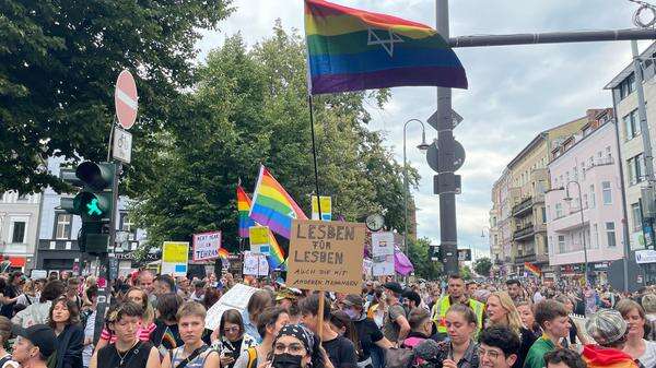 „Spaltungen in der Community machen mir Sorge“ Der Dyke* March zwischen Palästina-Solidarität und lesbischer Sichtbarkeit