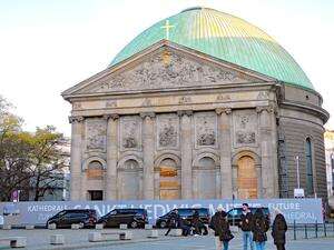 Baustellenbesuch am Bebelplatz So sieht es in der Berliner Hedwigs-Kathedrale kurz vor der Eröffnung aus