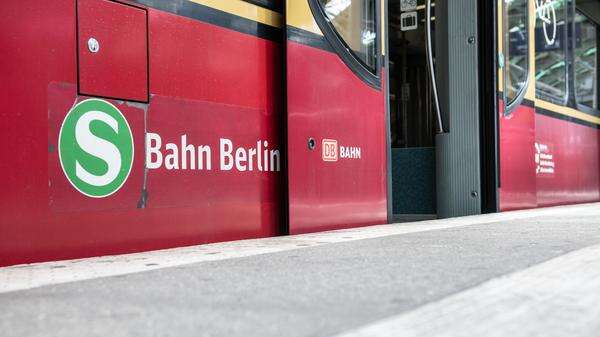 Notbremse gezogen, Zeugen geschlagen Fußballfans wüten in Berliner S-Bahn