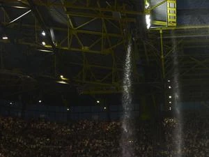 50.000 Euro für Aktion in Dortmund Stadionkletterer muss Einsatzkosten womöglich selbst zahlen