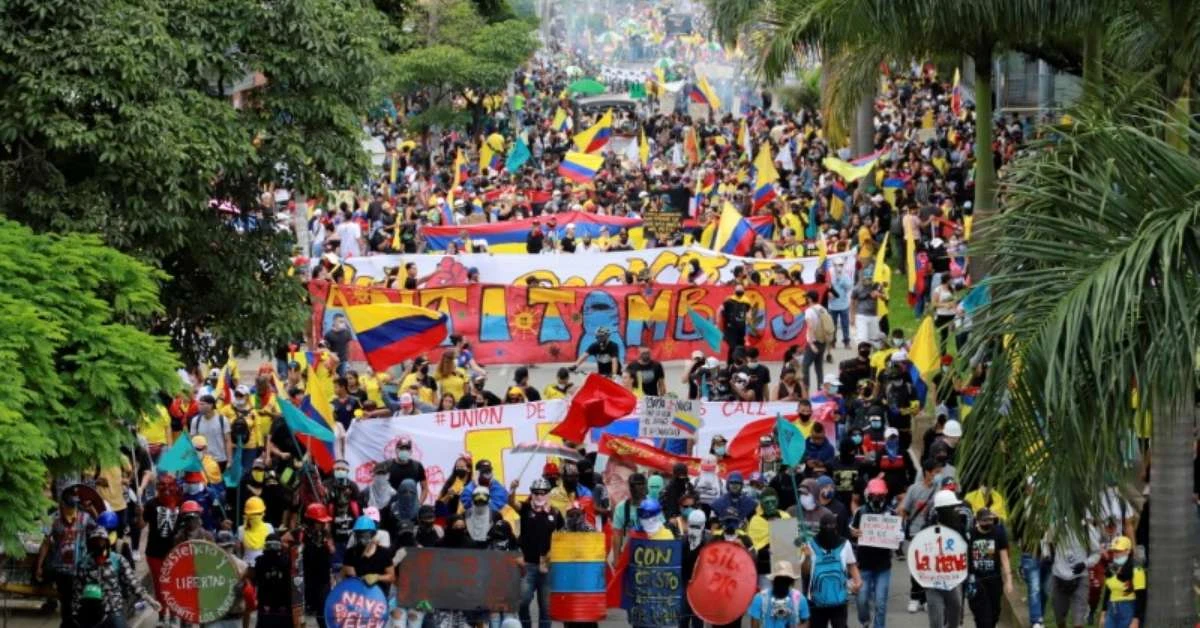 Líderes de protestos na Colômbia anunciam suspensão de manifestações