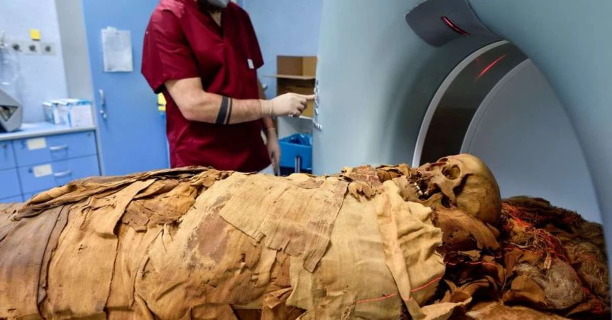 Hospital da Itália usa tomógrafo para descobrir segredos de múmia egípcia