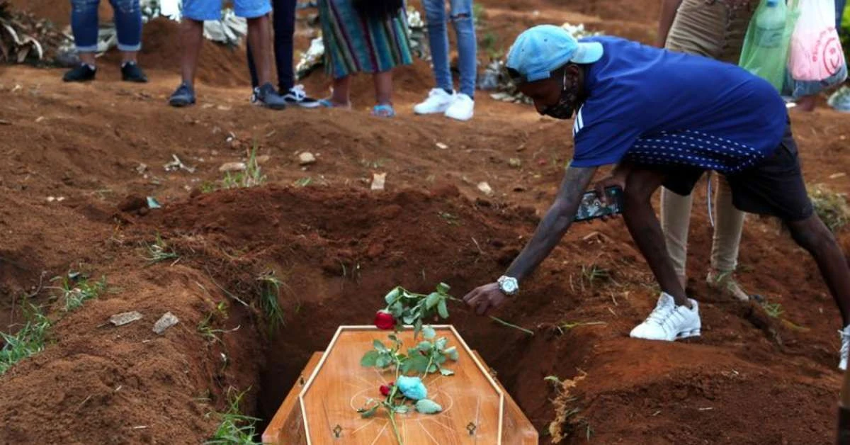 Brasil registra 2.131 novas mortes por Covid-19 e total atinge 504.717
