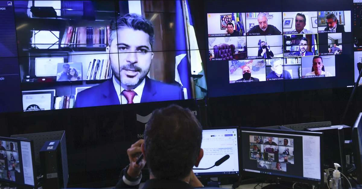 Senado aprova texto-base da MP da Eletrobras