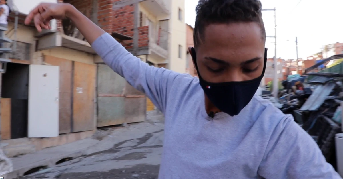 A favela que está combatendo a covid-19 e o desemprego de jovens ao mesmo tempo