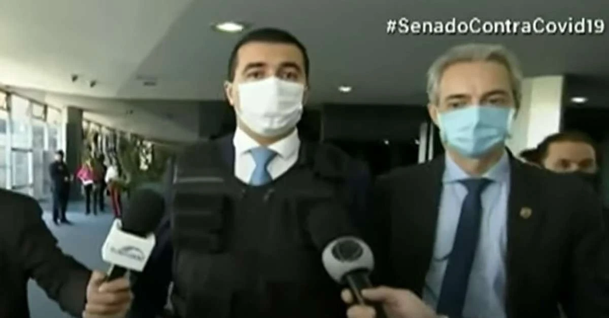 Deputado Miranda chega à CPI usando colete à prova de bala