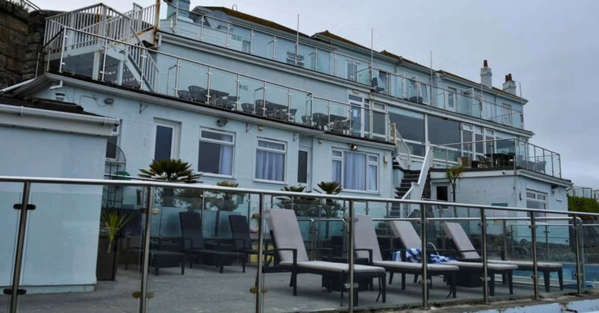 Surto de Covid-19 fecha hotel que hospeda delegação da cúpula do G7