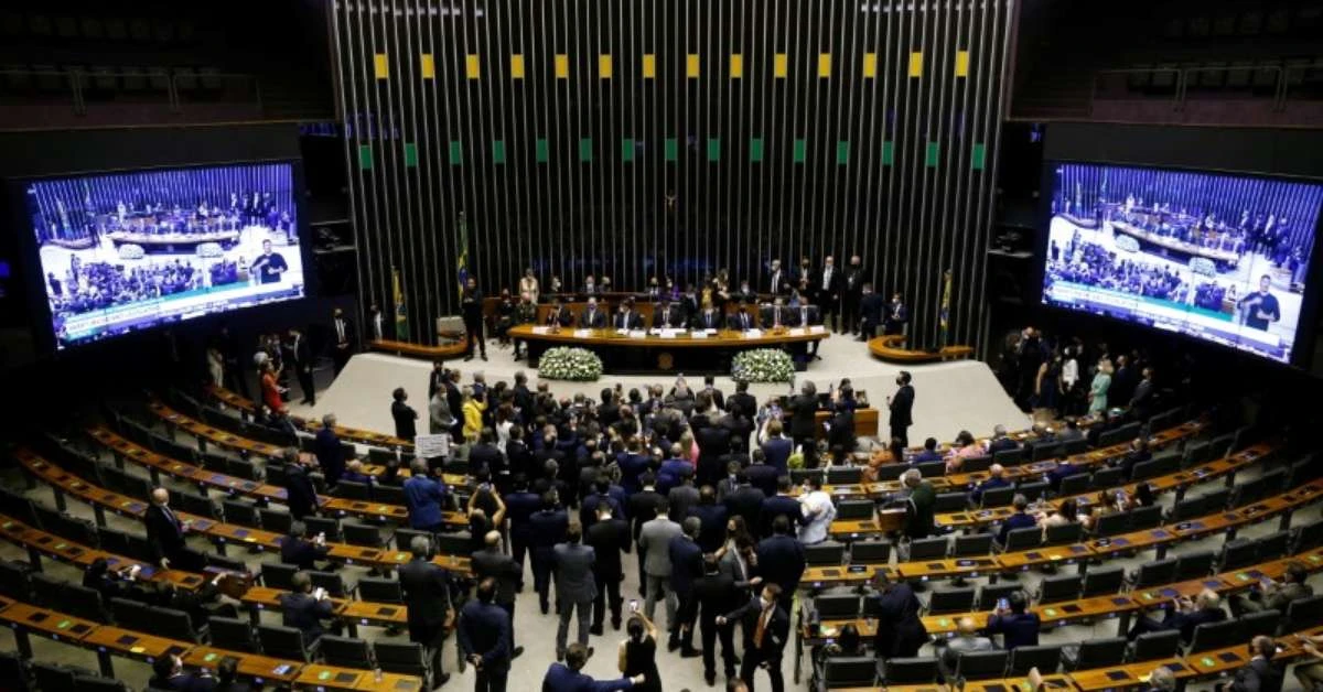 Câmara aprova privatização da Eletrobrás