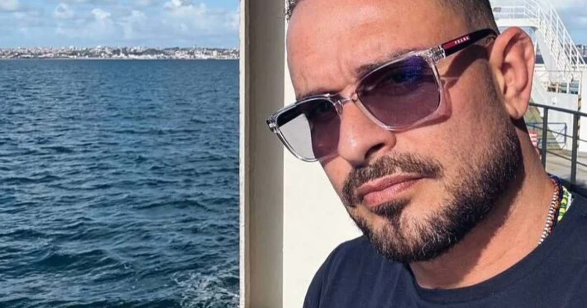 Diogo Nogueira surge irreconhecível na Bahia e surpreende fãs: 'Muito diferente'; veja foto