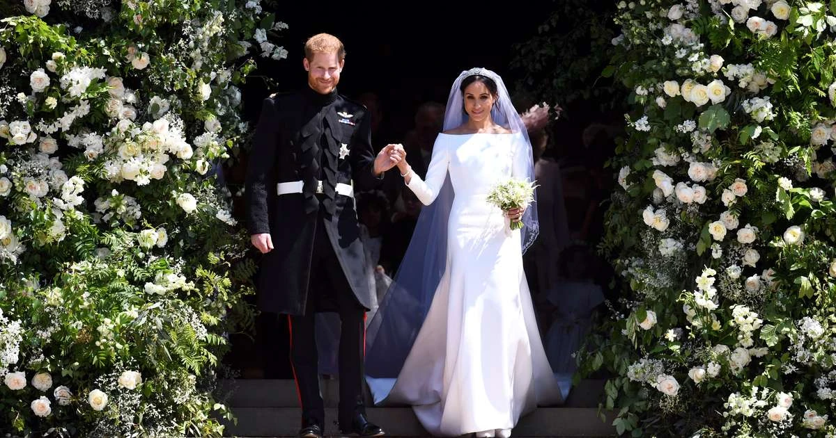Rainha Elizabeth teve que intervir em discussão de Meghan Markle antes do casamento com Harry, diz livro