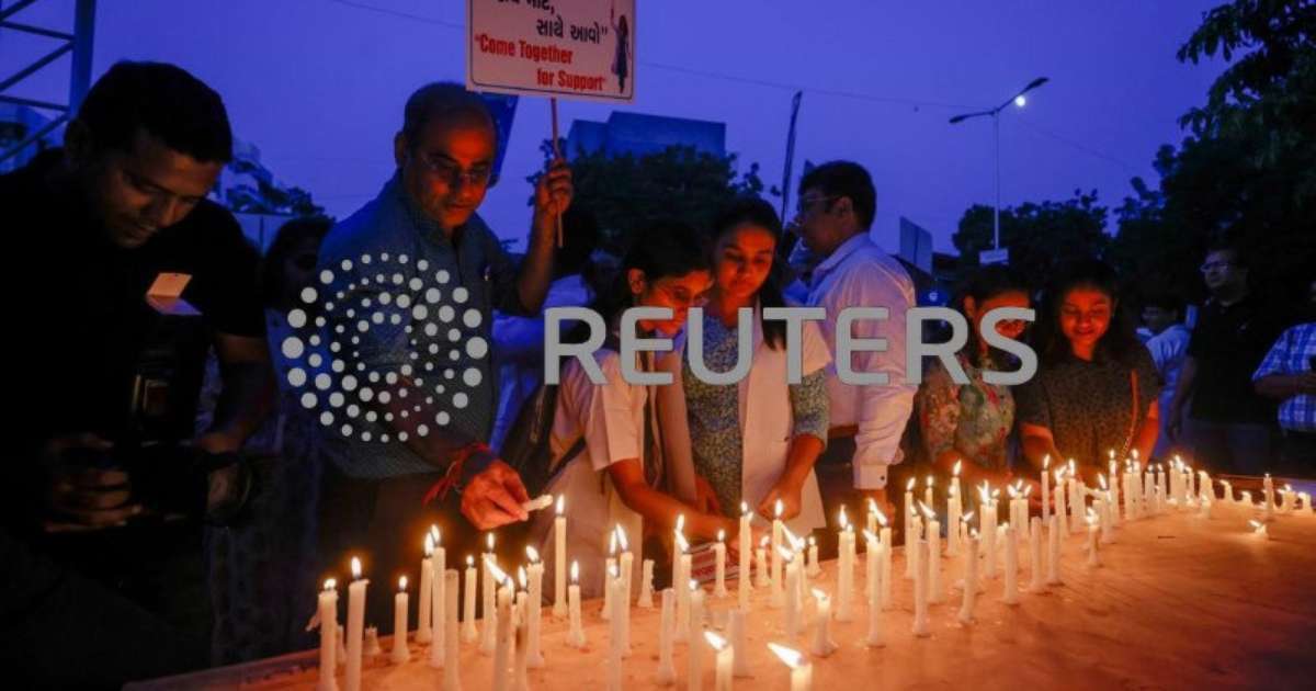 Protestos se espalham por estupro e assassinato de médica indiana