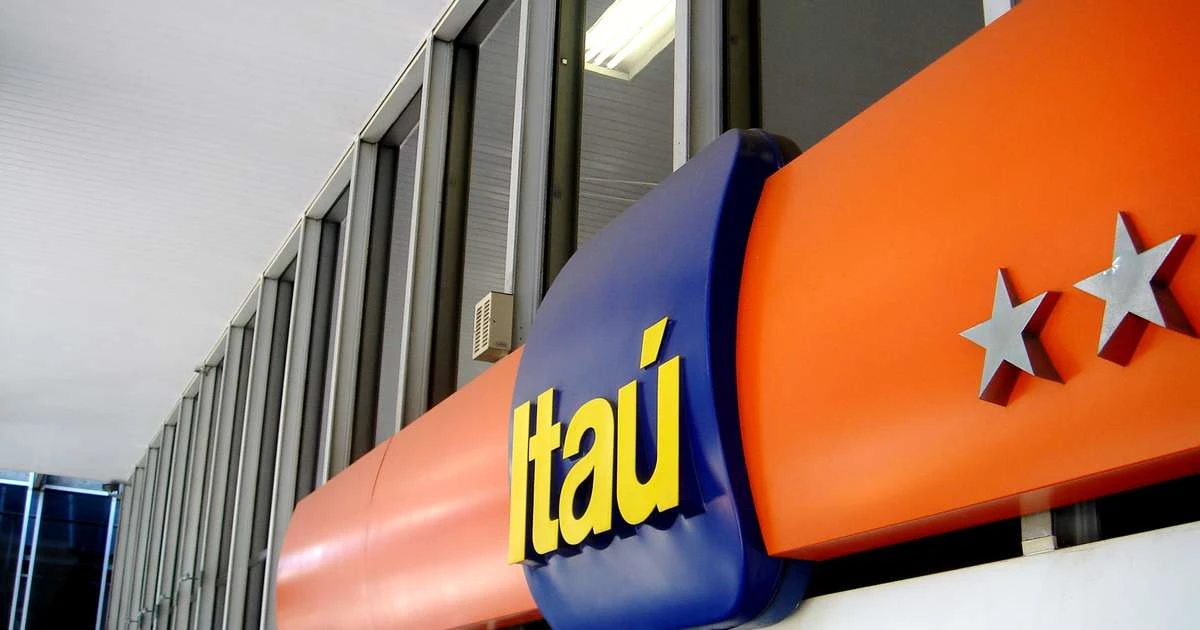 Itaú é condenado a indenizar ex-funcionário 'obrigado' a fazer dancinhas para redes sociais