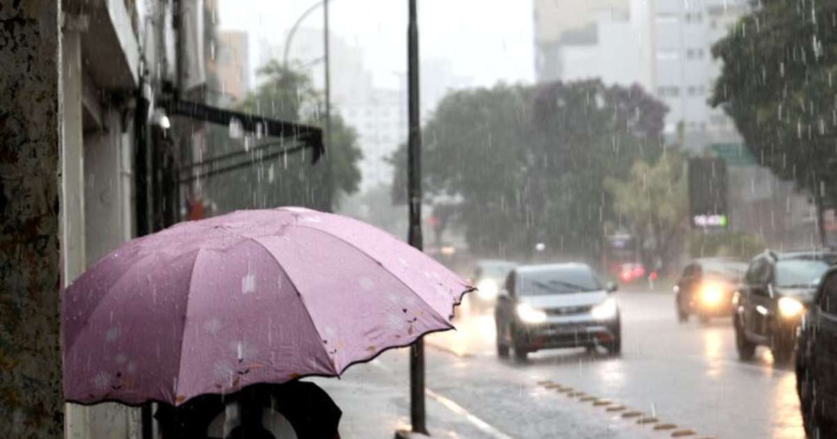 Chuvas em SP: capital entra em estado de atenção para alagamentos; Defesa Civil emite alerta severo