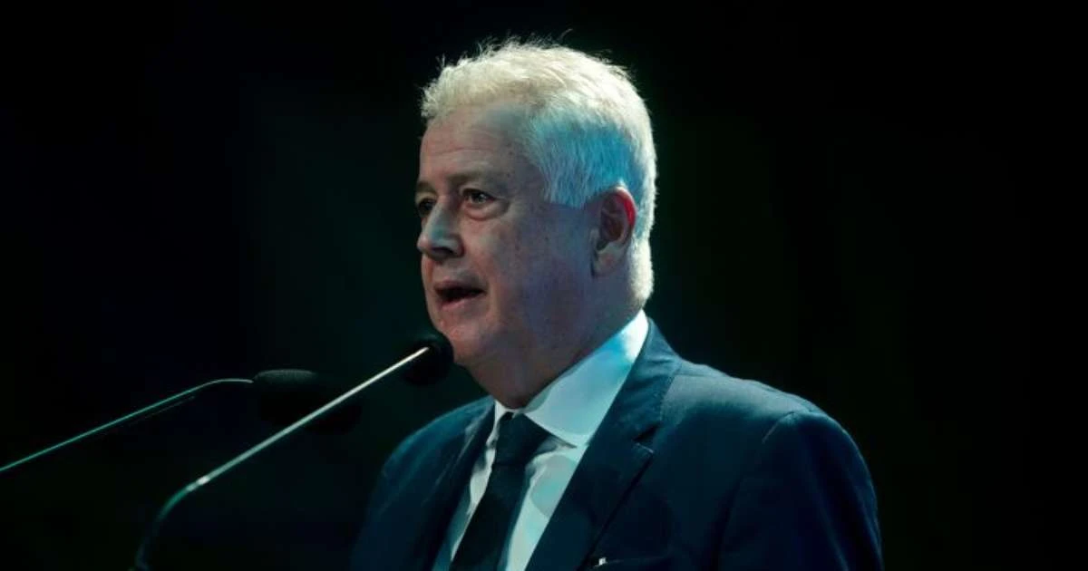 Câmara dá posse a três novos deputados por ordem do STF; veja quem são
