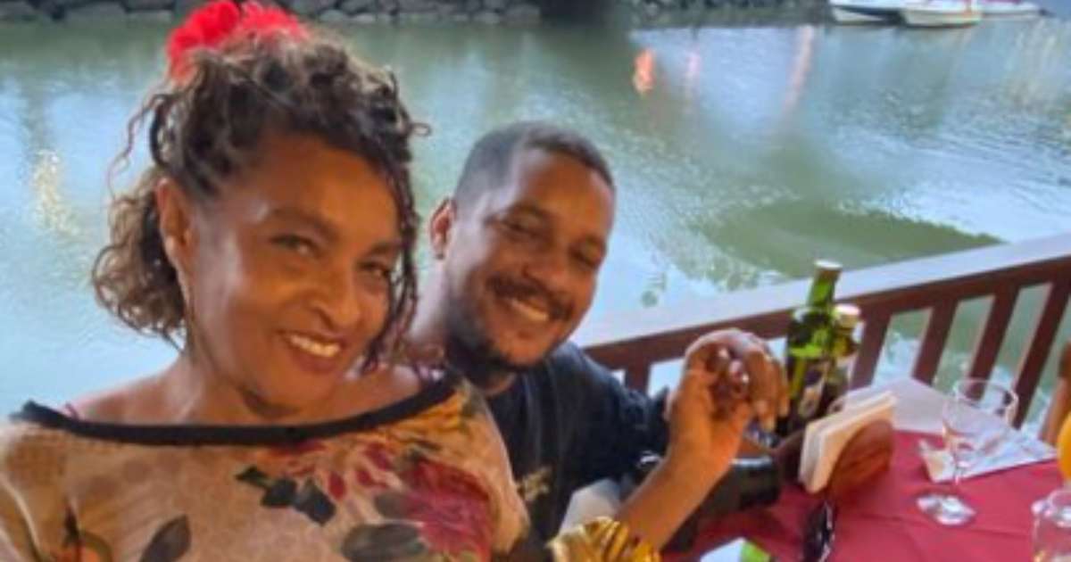 Apaixonada, Elisa Lucinda comemora aniversário do namorado 31 anos mais novo: 'Lindo'