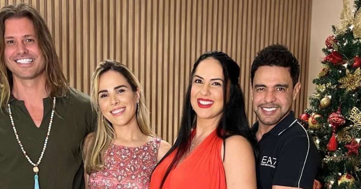 No fim da gravidez, Graciele Lacerda destaca barriga em vestido vermelho para foto de Natal com Zezé, Wanessa e Dado Dolabella