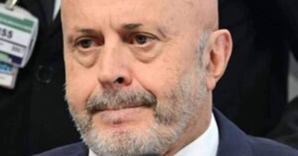 Careca do INSS se recusa a responder perguntas após ser chamado de ladrão: 