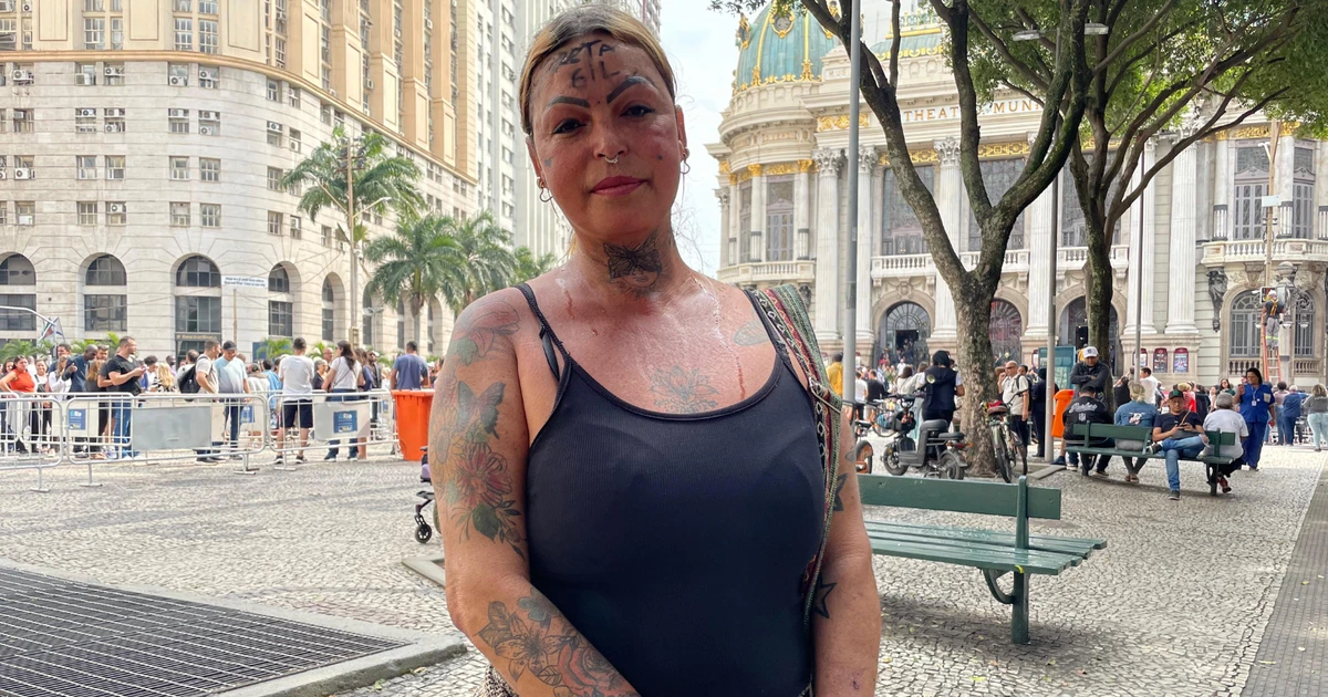 Fã se emociona em velório ao relembrar importância de Preta Gil: 'Me fez descobrir ser uma mulher trans'