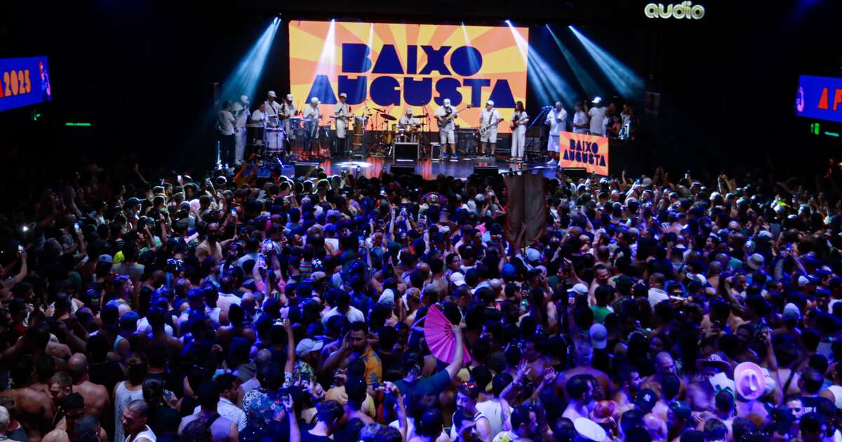 Mesmo com chuva, Acadêmicos do Baixo Augusta reúne multidão em primeiro ensaio no pré-carnaval