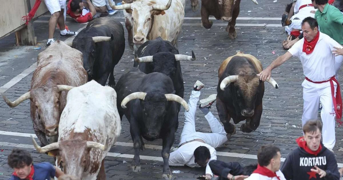 Norte-americano e cinco espanhóis são feridos em polêmica corrida de touros na Espanha