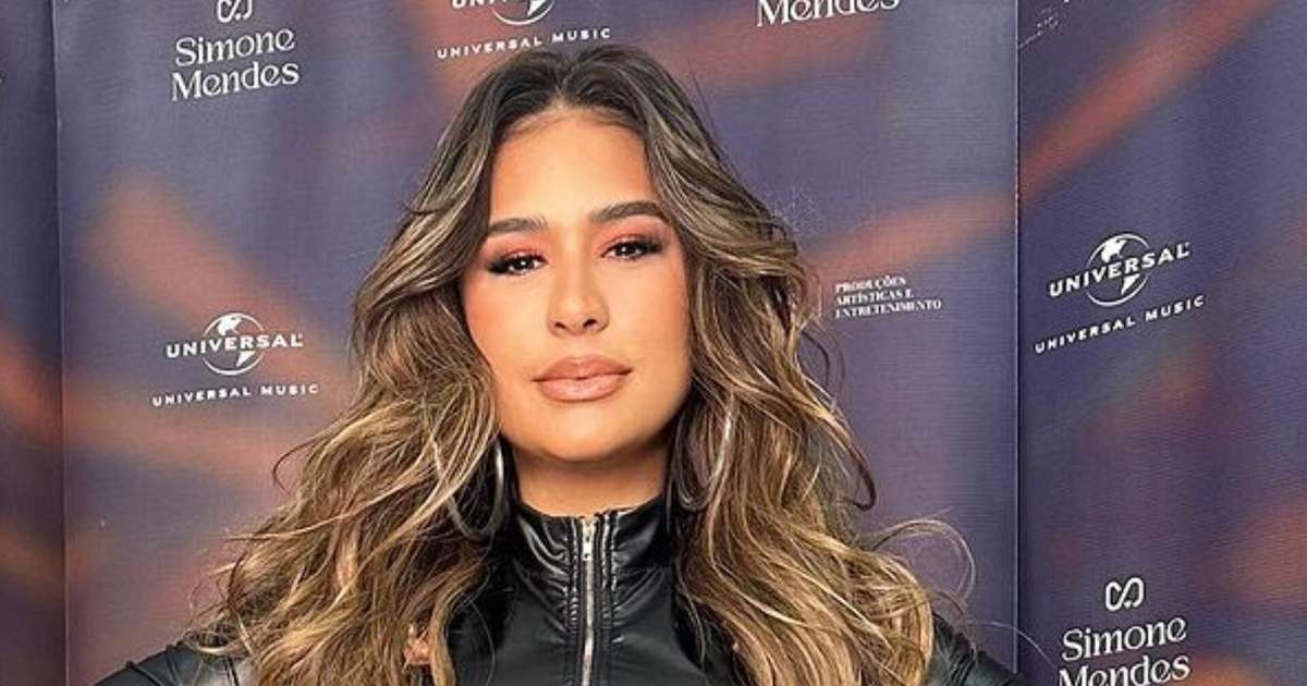 Bem mais magra, Simone Mendes surpreende com look de barriga de fora