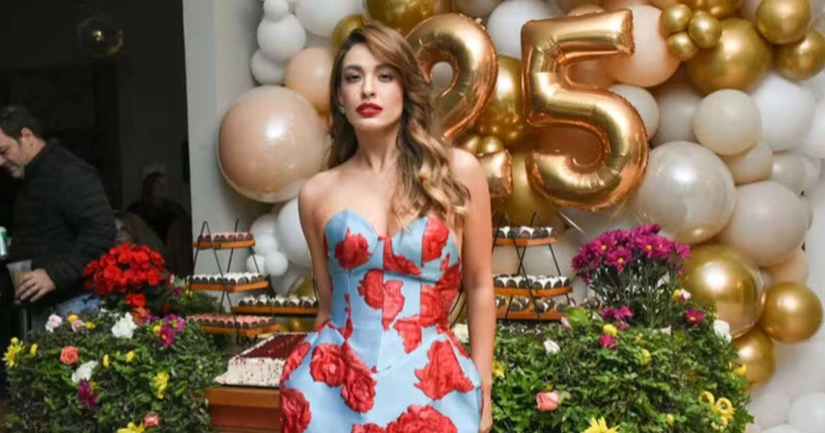 Dois bolos e presença rara de ex-BBB's: Tudo sobre o festão de 25 anos de Bia Reis