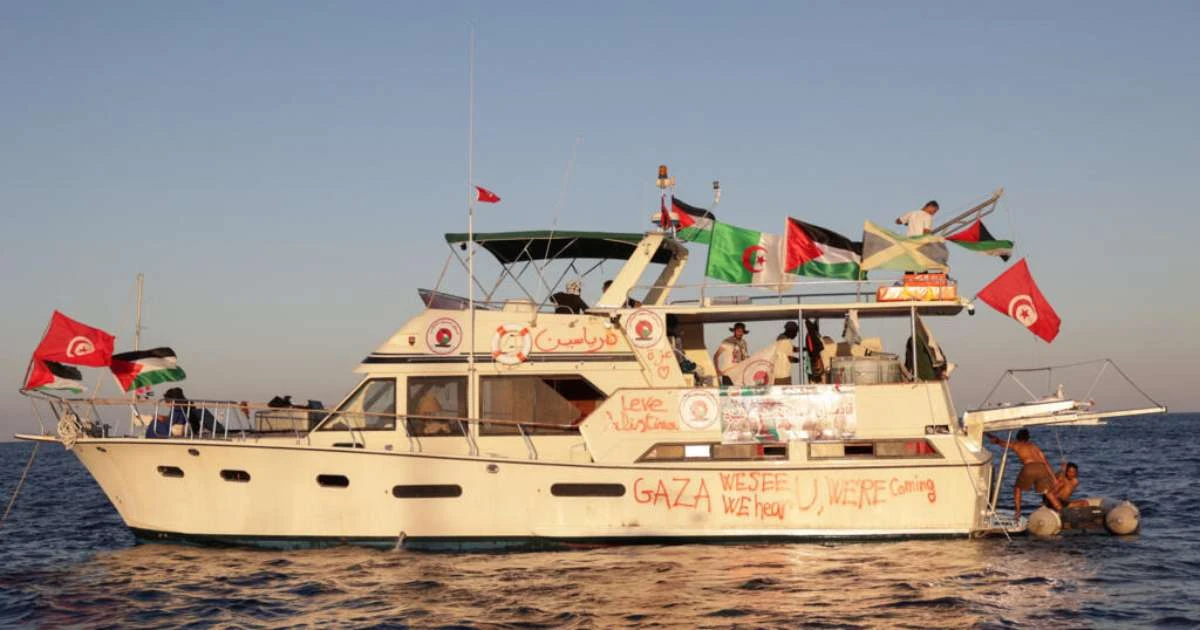 Flotilha humanitária é atacada por drones e cercada por navios de guerra; Israel nega, mas não explica