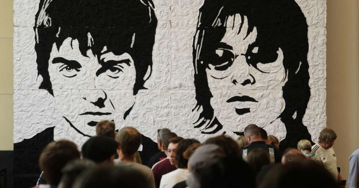 Quase 1 milhão de ingressos vendidos em poucas horas e comoção de fãs marca retorno da banda Oasis no Reino Unido