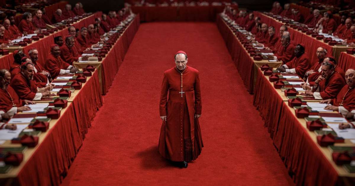 Conclave, candidato ao Oscar 2025, estreia nos cinemas brasileiros