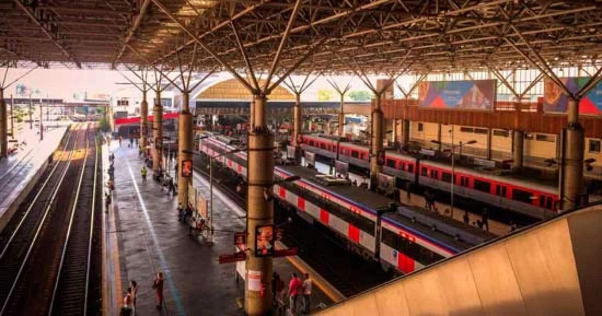 Passageiro fica ferido após telhas se soltarem na estação Brás durante temporal