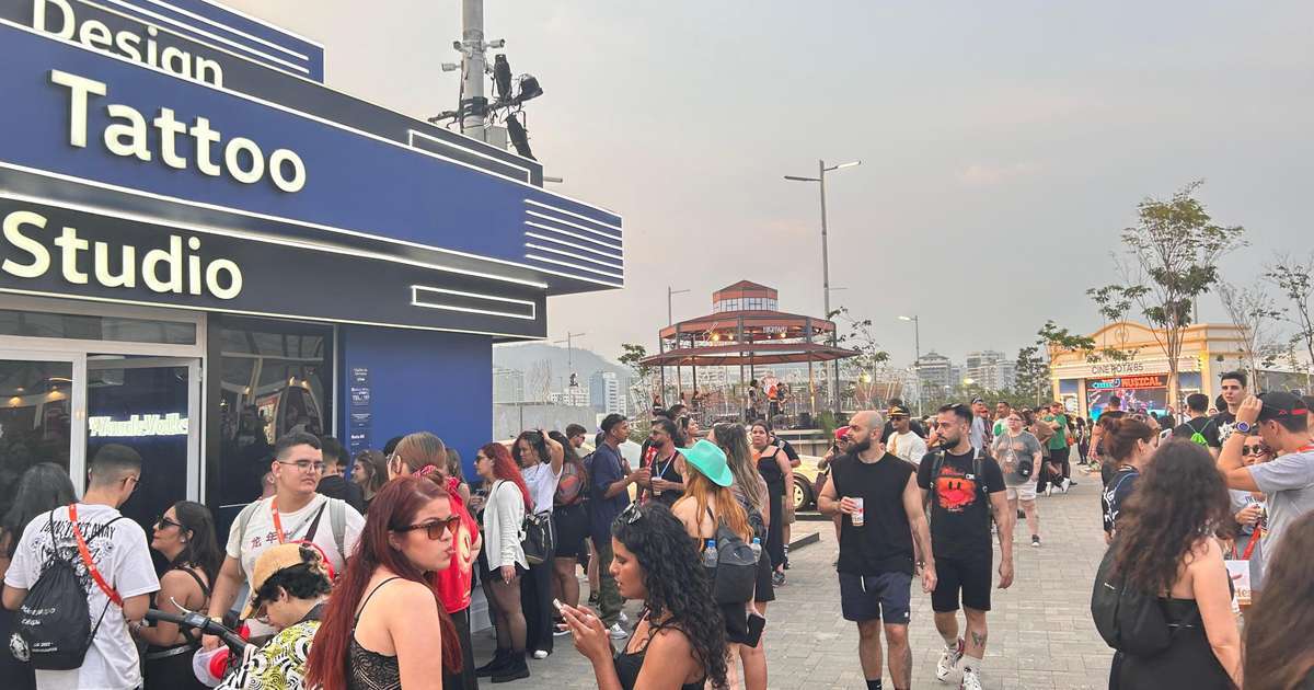 Público se revolta com demora em fila para tatuagem gratuita no Rock in Rio: 'Passam influenciadores na frente'