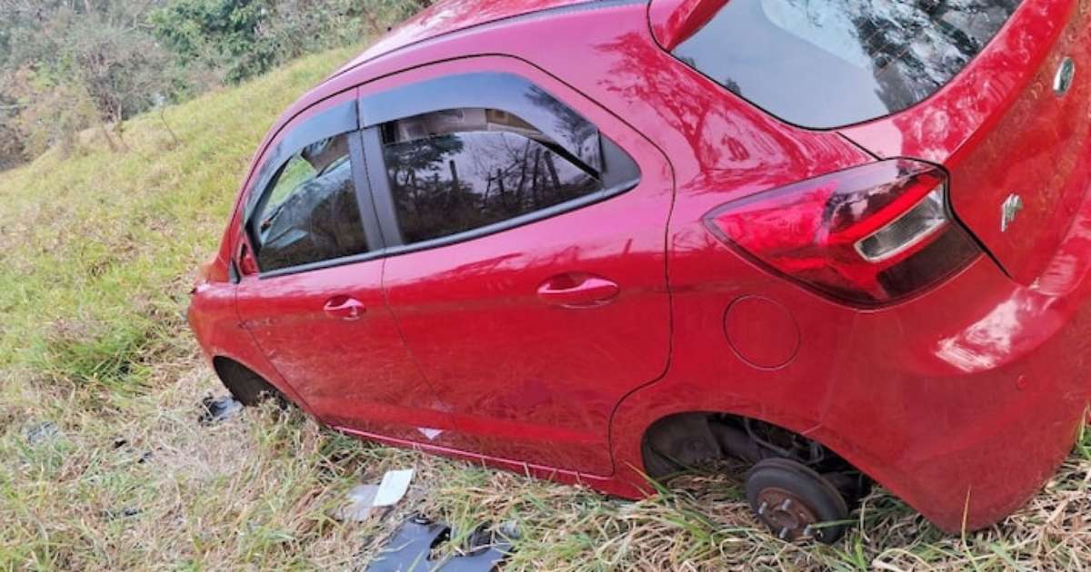 'Deixei o resto': carro roubado em Jundiaí é encontrado sem rodas e com recado