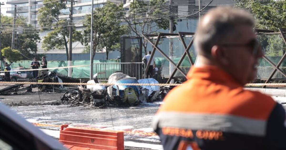 'Difícil não pensar que poderia ter nos atingido', diz motorista sobre queda de avião na Barra Funda