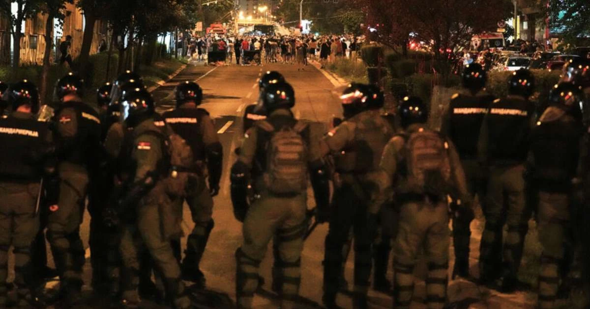 Sérvia: protestos contra presidente Vucic continuam em todo o país; repressão se intensifica