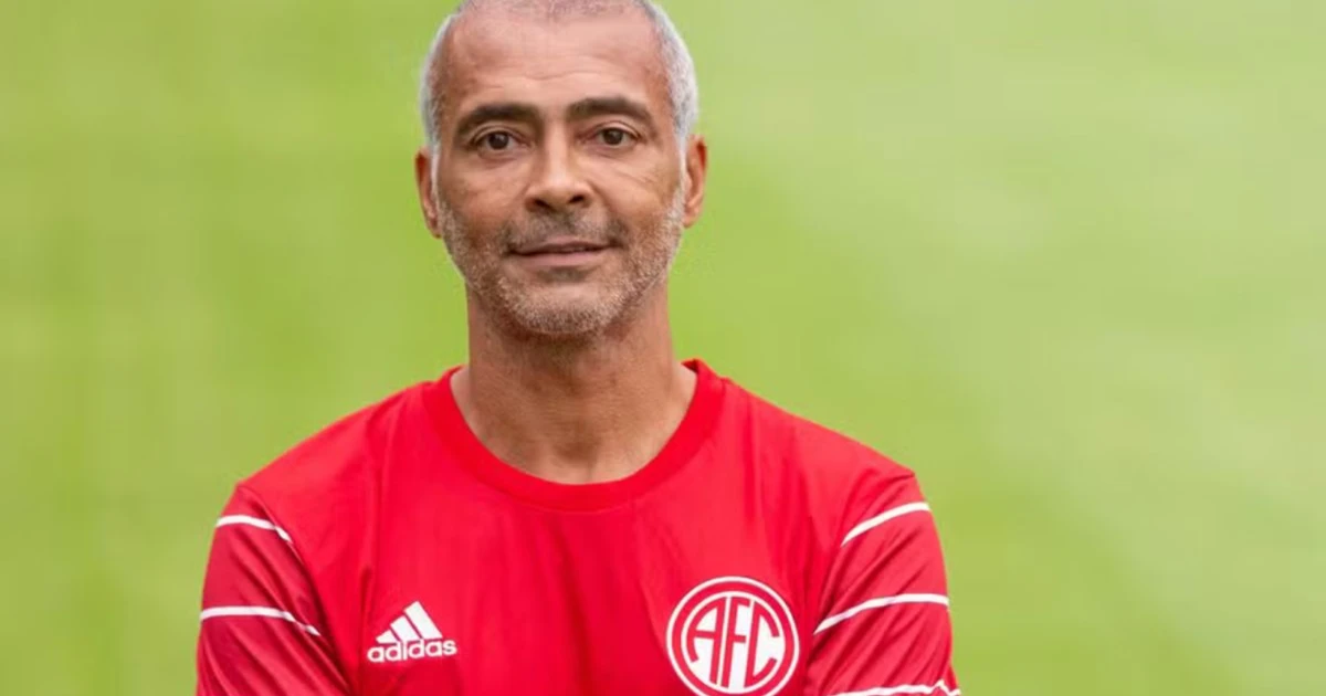 Romário passa por transplante capilar e mostra os primeiros resultados