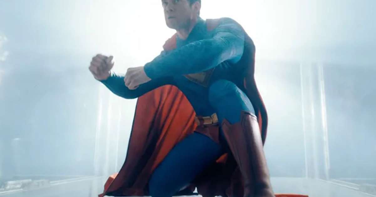 James Gunn explica o retorno do visual clássico de Superman com a cueca vermelha