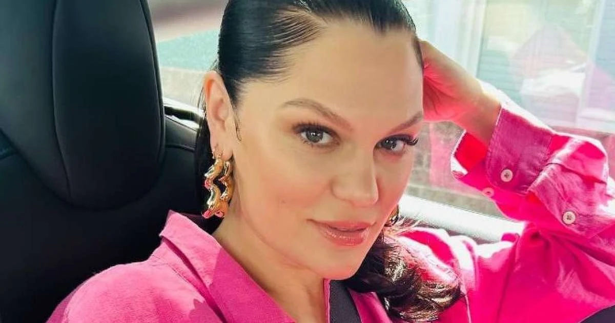 Famosa cantora revela que está com câncer de mama e comove fãs