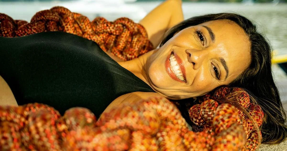 Flávia Reis confessa como lida com o amadurecimento: 'Não sabia que seria tão libertador'