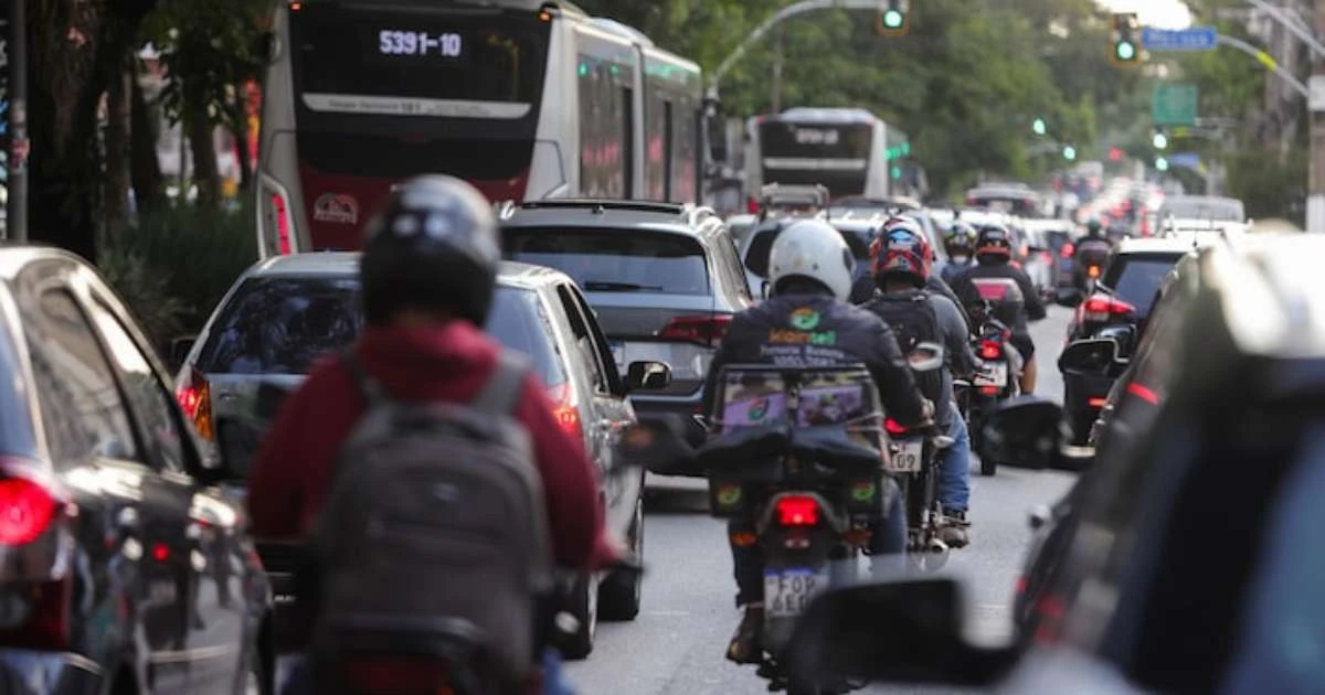 Proibir mototáxi em SP 'vai catapultar o transporte clandestino', diz chefe de comissão na Câmara