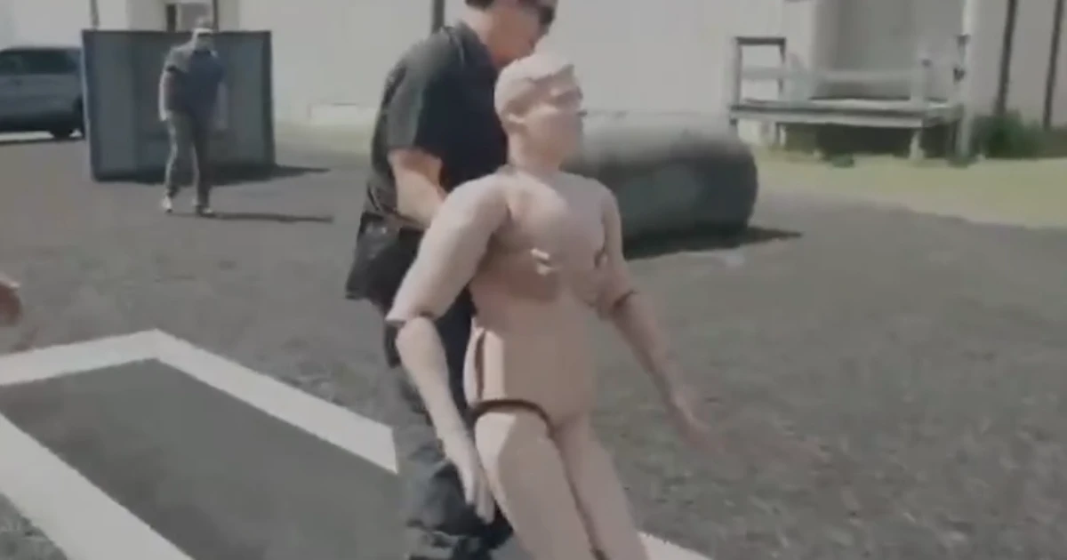 Ator de Superman é ridicularizado após treinamento militar: 'Está em câmera lenta?'