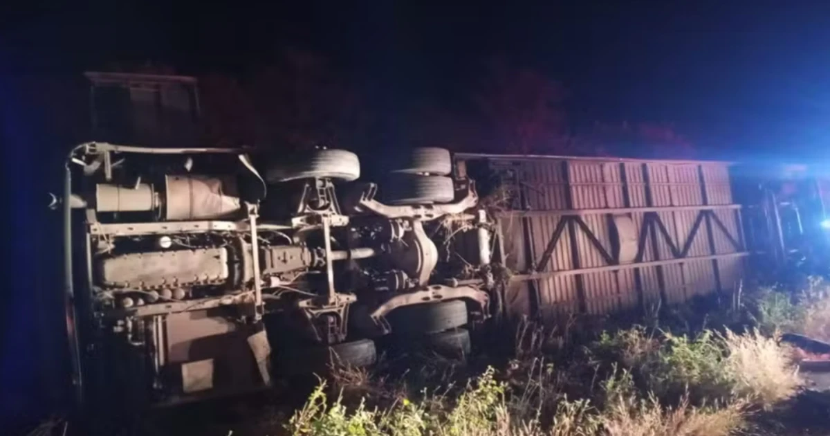 Acidente com ônibus de time de basquete deixa mortos e feridos no Ceará, diz TV