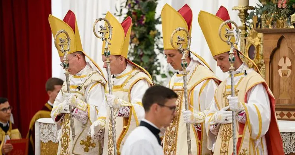 Vaticano excomunga bispos lefebvrianos: como é o movimento ultraconservador que cresce no Brasil e desafia o papa